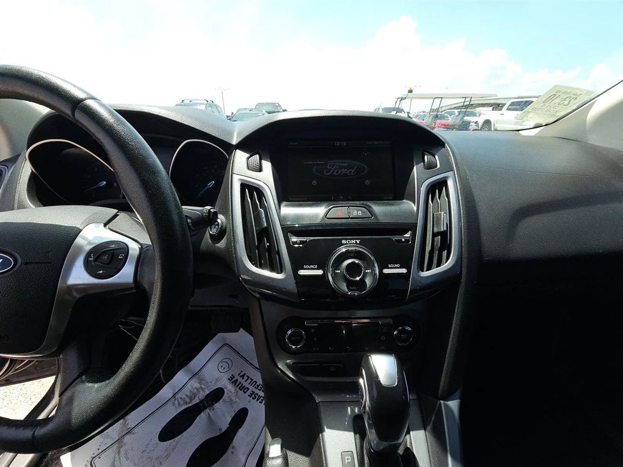 Used 2014 Ford Focus Titanium FWD image 17