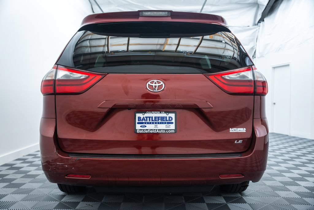 Used 2020 Toyota Sienna LE w/ LE Preferred Package FWD image 6