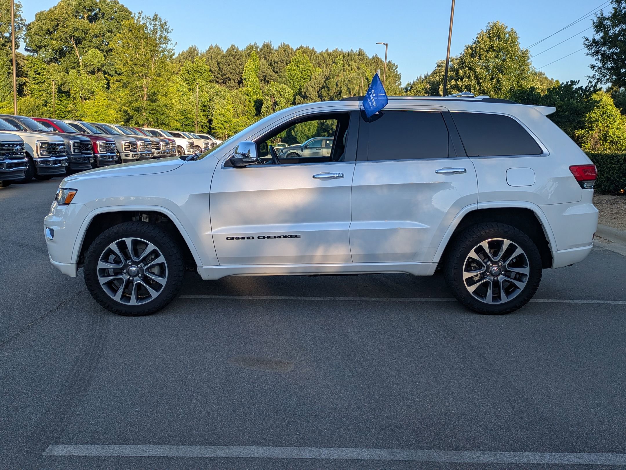 Used 2017 Jeep Grand Cherokee Overland AWD/4WD image 7