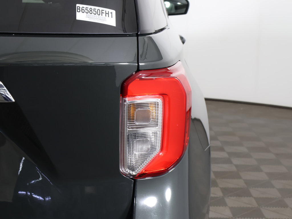 Used 2023 Ford Explorer XLT w/ Equipment Group 202A AWD/4WD image 18