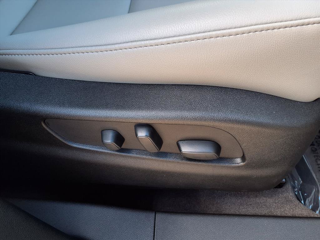 Certified 2023 Cadillac XT4 Luxury FWD image 10