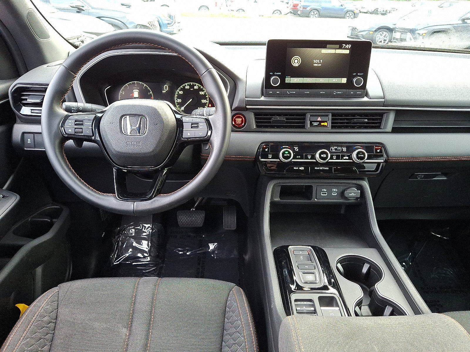 Used 2025 Honda Pilot Sport image 15