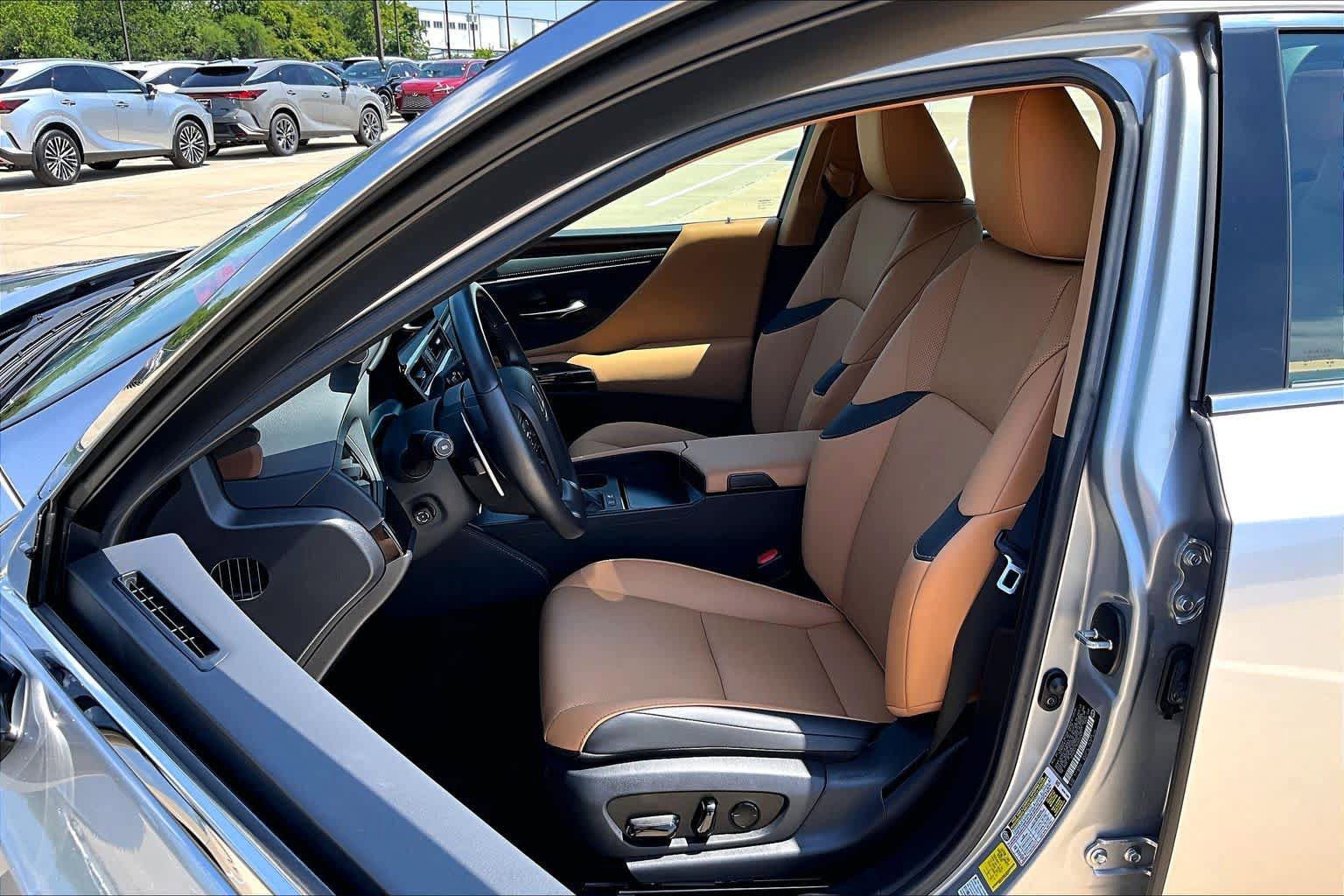 Certified 2025 Lexus ES 300h w/ Premium Package FWD image 8