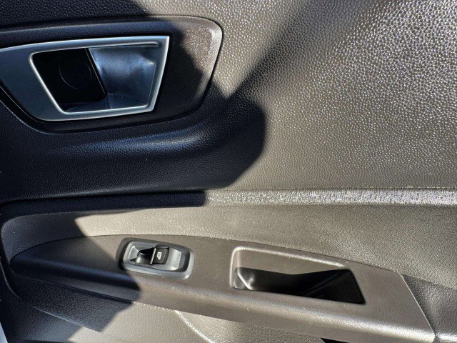 Used 2014 Ford Fiesta Titanium image 39