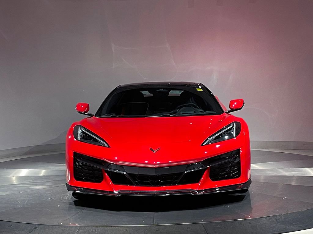 Used 2024 Chevrolet Corvette Z06 RWD image 3
