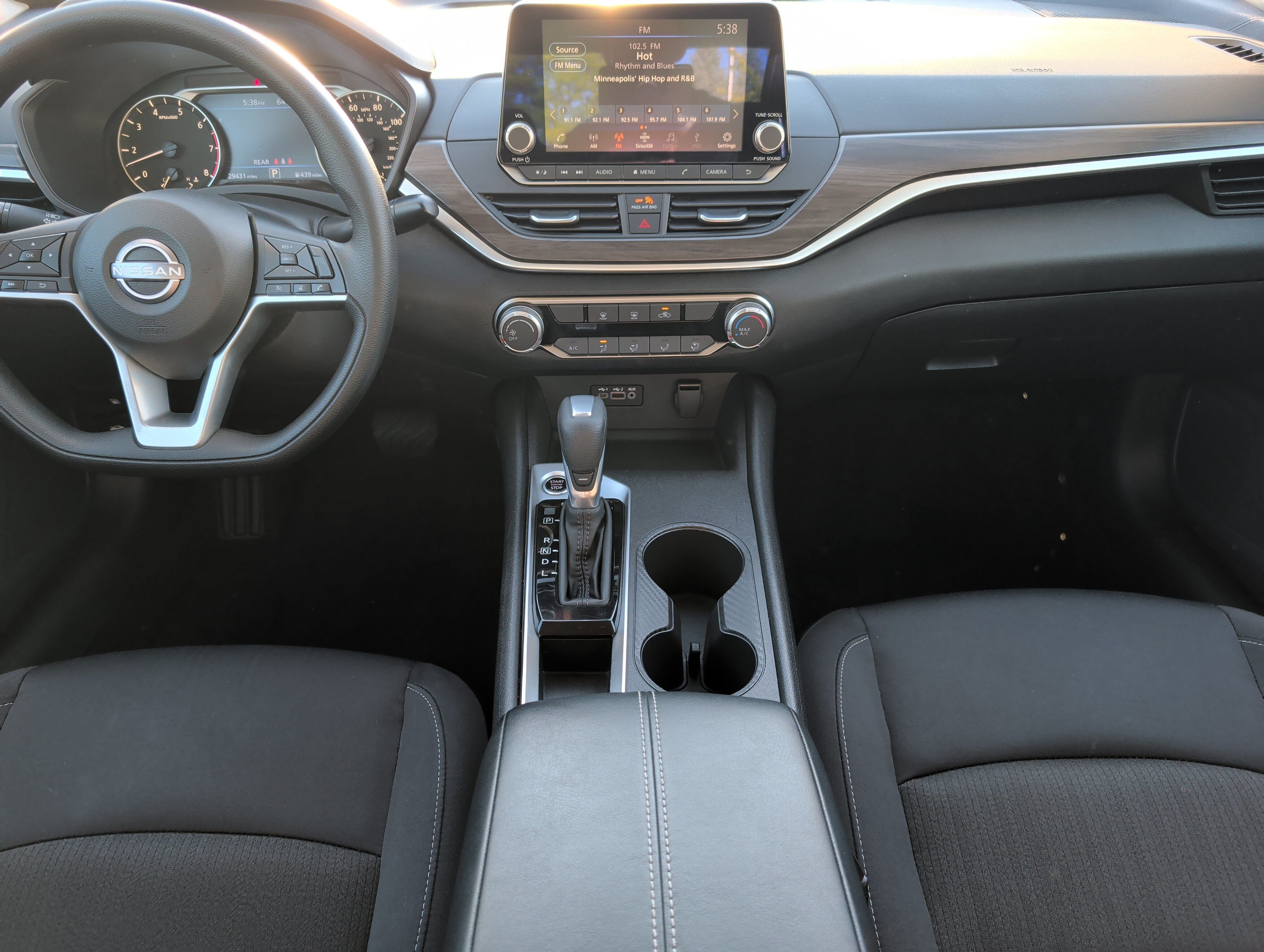 Used 2025 Nissan Altima 2.5 SV FWD image 10
