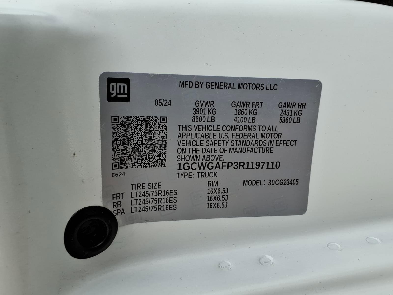 Used 2024 Chevrolet Express 2500 w/ Driver Convenience Package RWD image 22