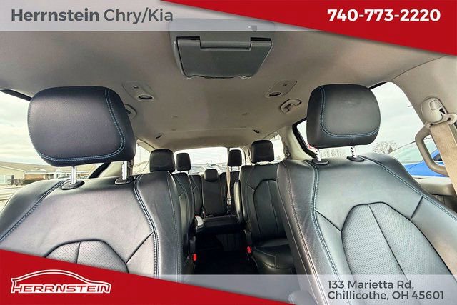 Used 2021 Chrysler Pacifica Touring-L image 28
