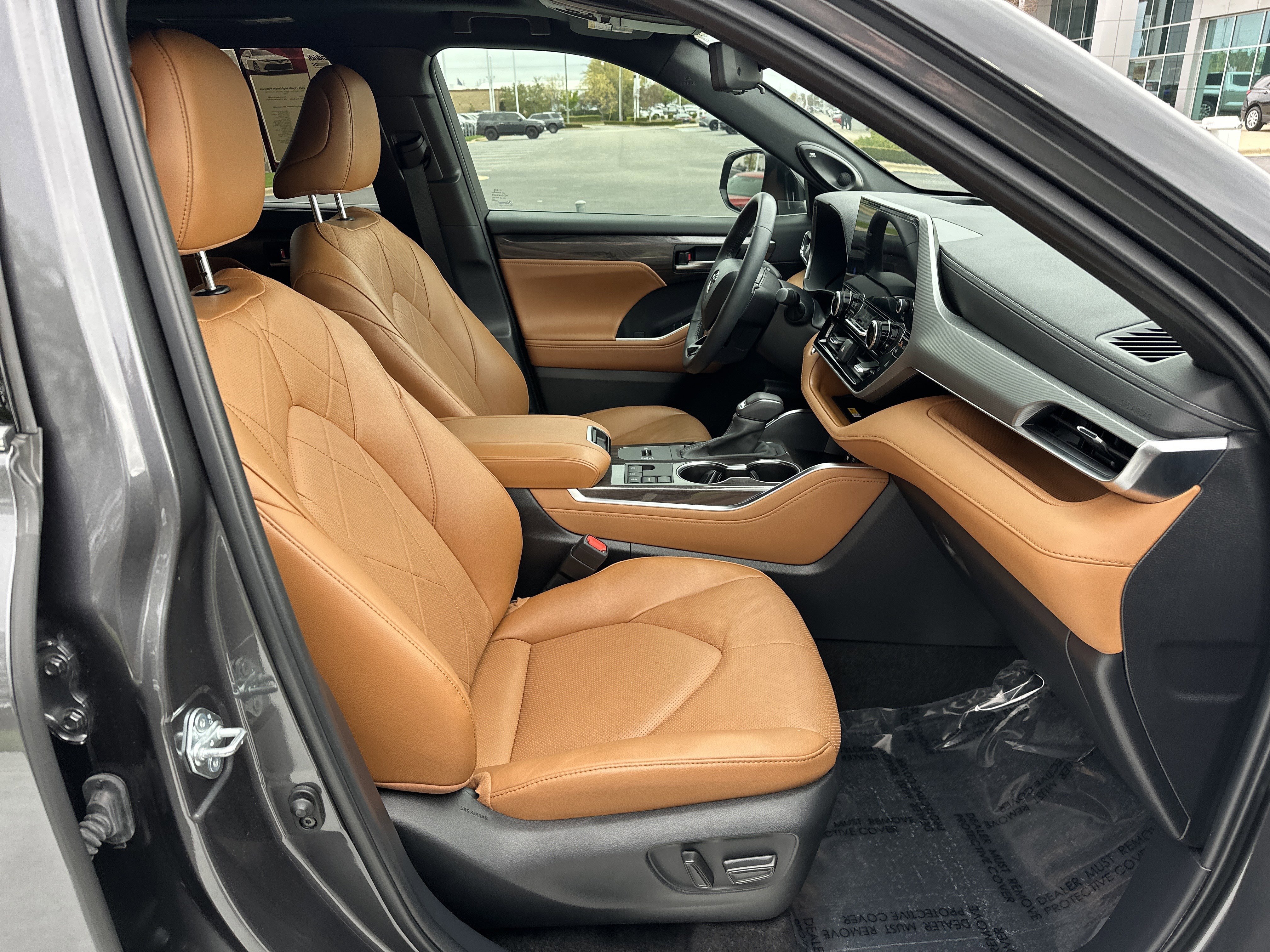 Used 2024 Toyota Highlander Platinum image 34