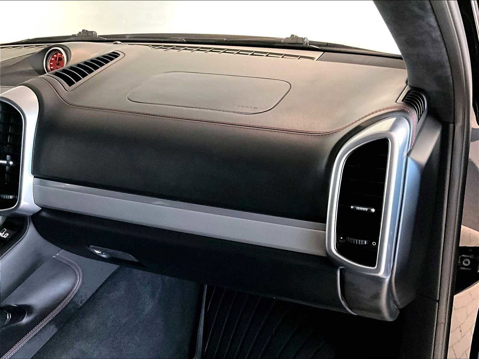 Used 2016 Porsche Cayenne Turbo image 23