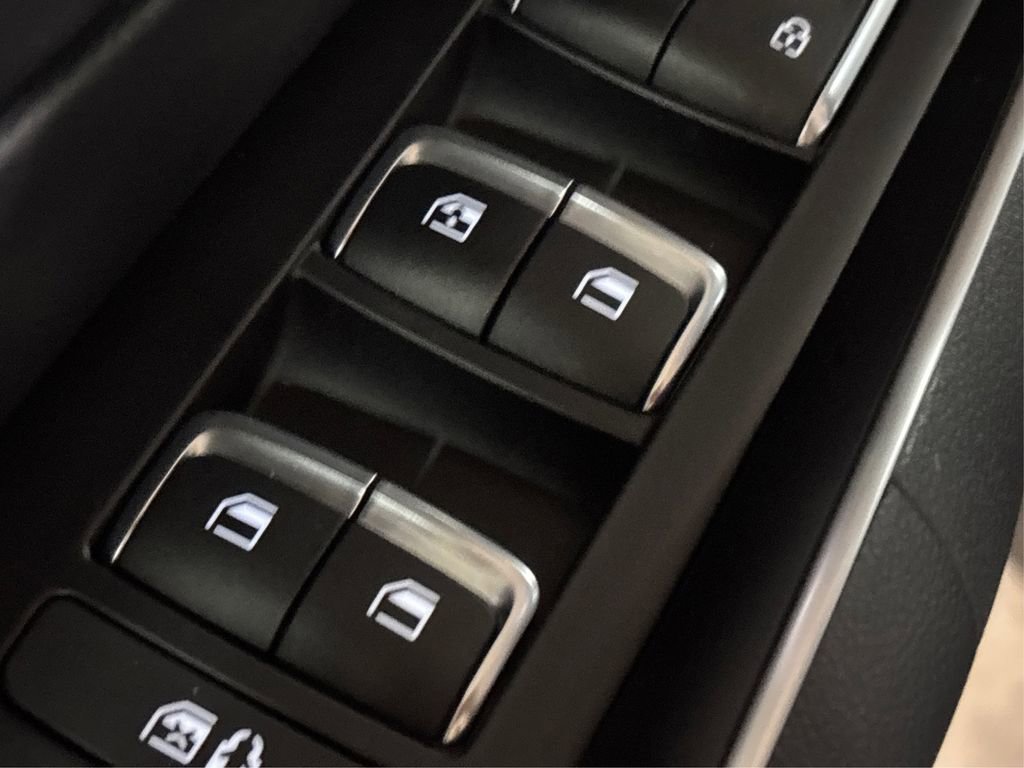 Certified 2025 Kia Sorento EX w/ Panoramic Sunroof Package image 34