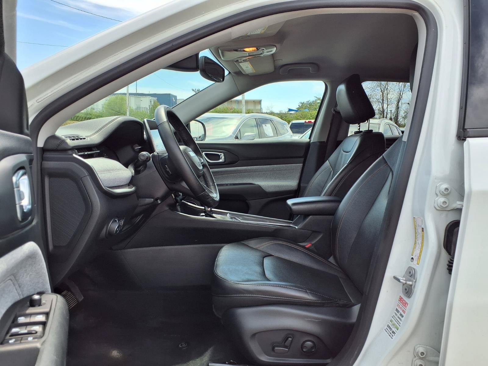 Used 2022 Jeep Compass Latitude AWD/4WD image 23