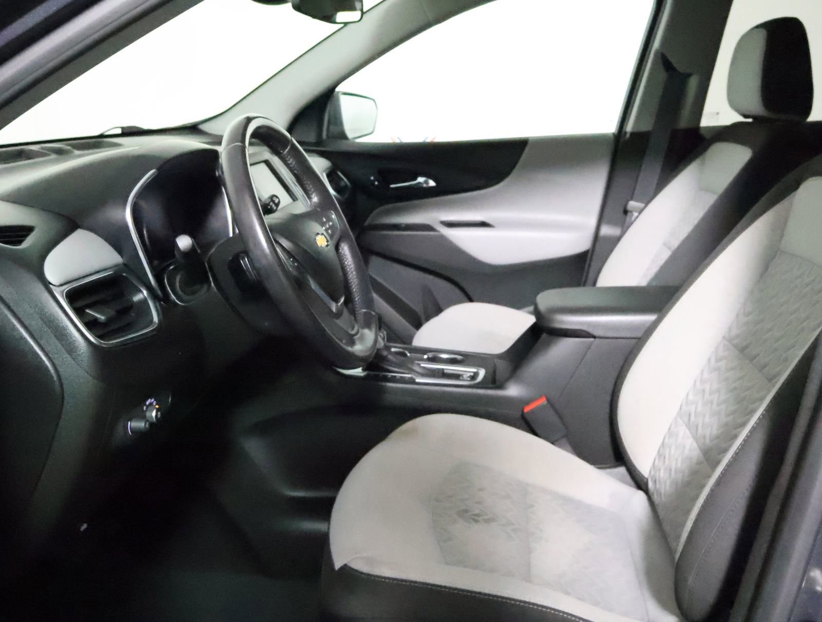 Used 2022 Chevrolet Equinox LT w/ Driver Convenience Package image 27