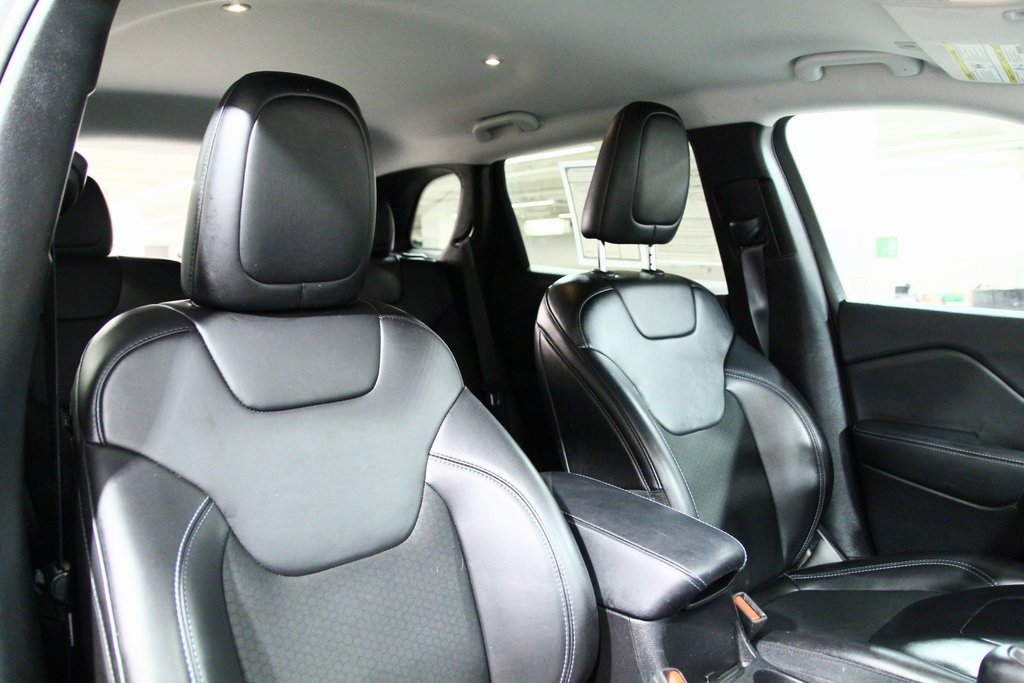 Used 2019 Jeep Cherokee Latitude Plus w/ Cold Weather Group image 24