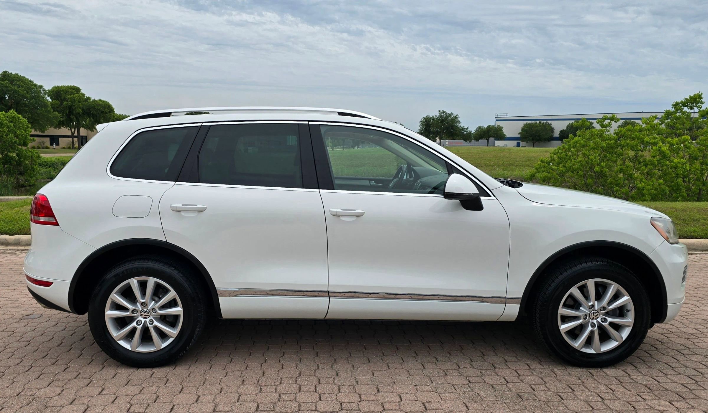 Used 2013 Volkswagen Touareg Sport AWD/4WD image 7