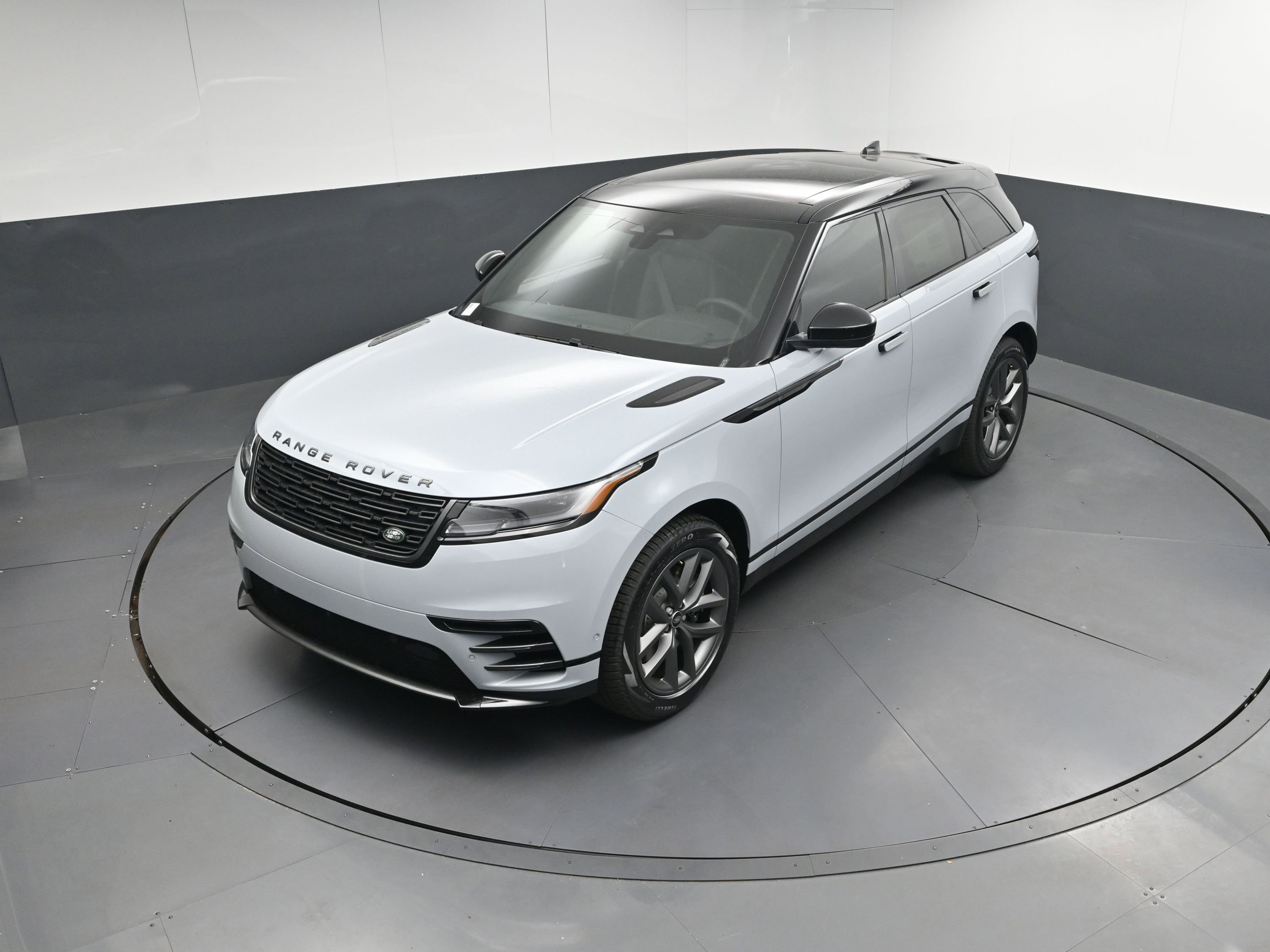 New 2026 Land Rover Range Rover Velar Dynamic SE image 30
