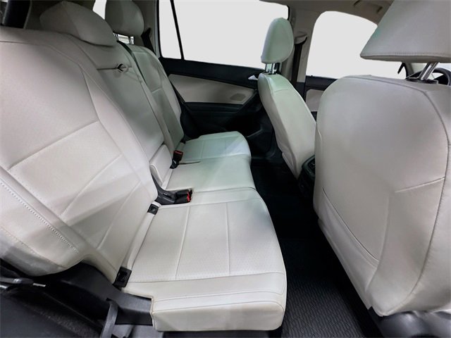 Used 2021 Volkswagen Tiguan SE w/ Panoramic Sunroof Package image 30