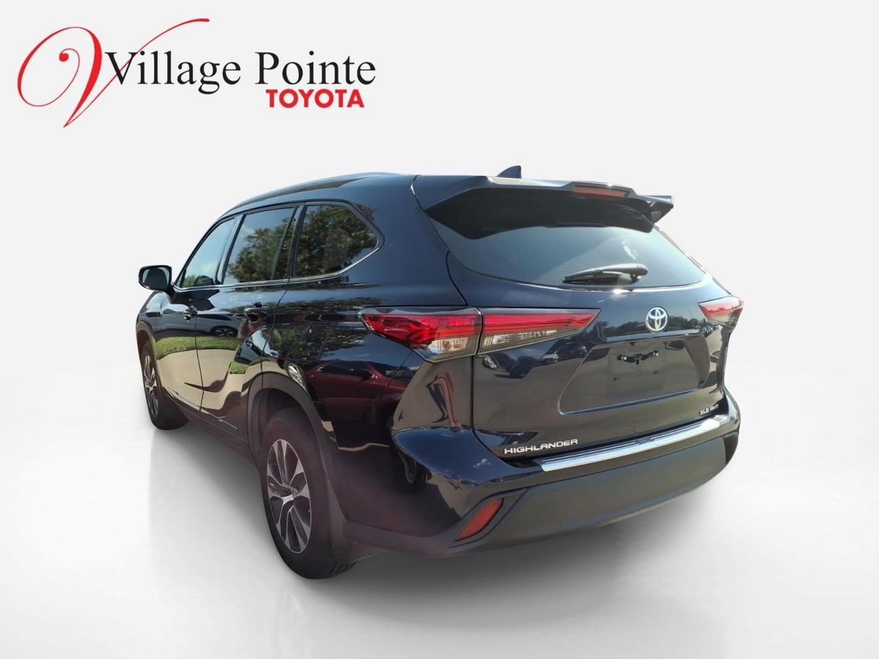 Used 2020 Toyota Highlander XLE w/ Protection Package #3 AWD/4WD image 2