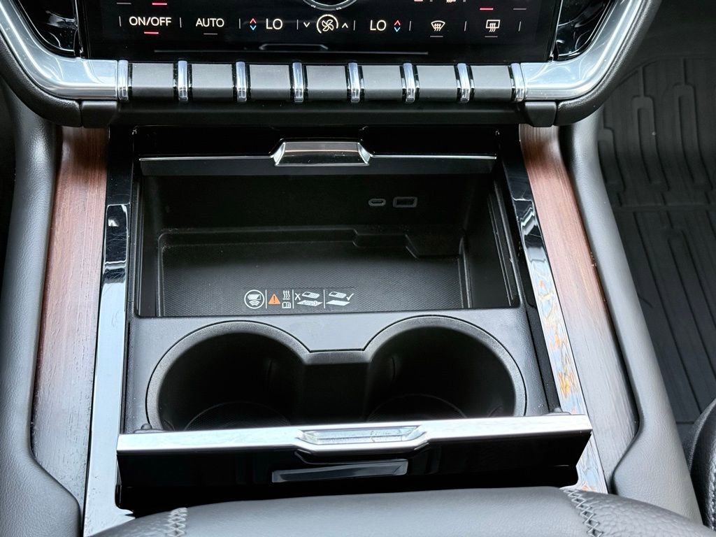 Used 2025 GMC Yukon Denali w/ Denali Reserve Package image 23