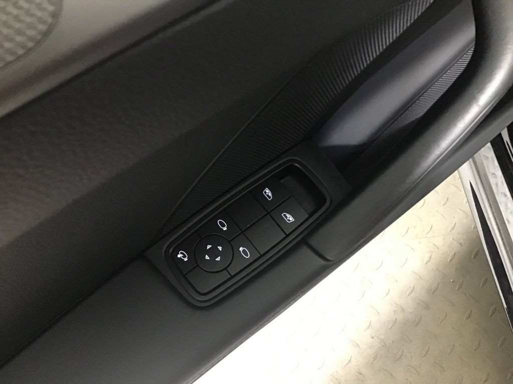 Certified 2024 Porsche 911 Targa 4 AWD/4WD image 34