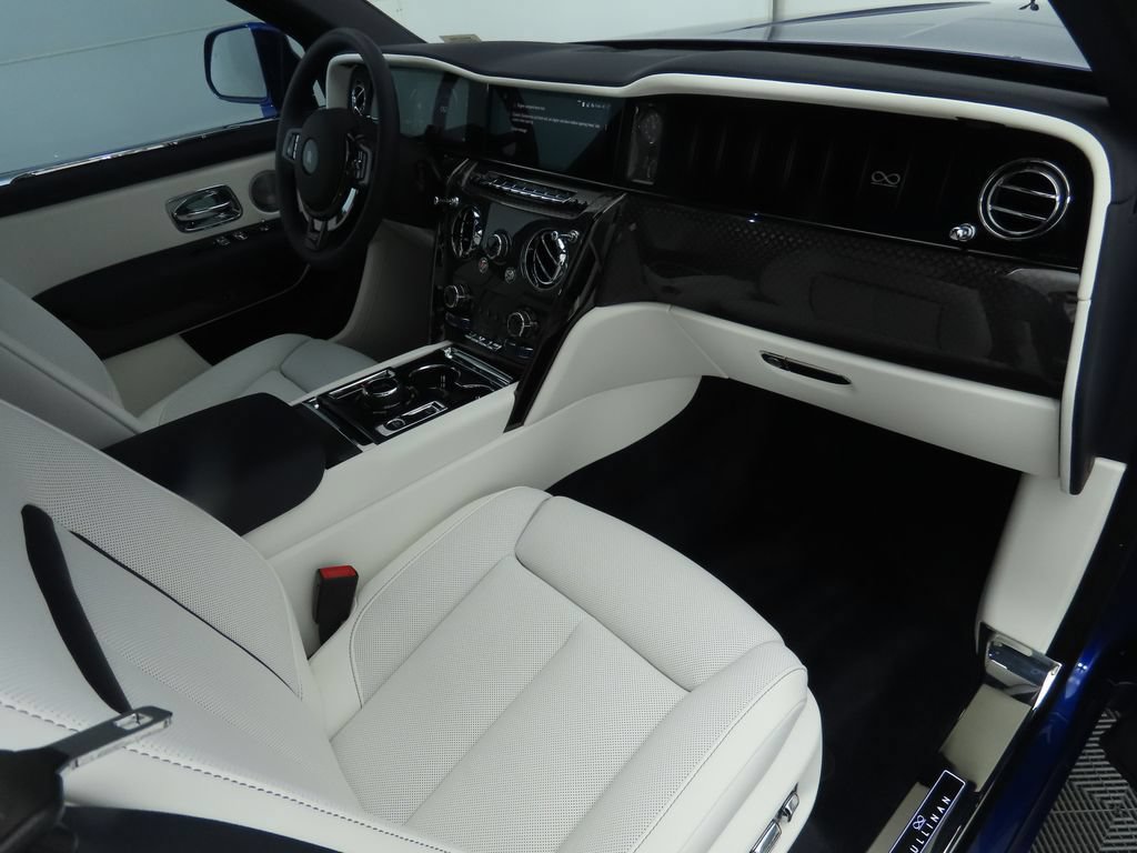 Used 2026 Rolls-Royce Cullinan Black Badge AWD/4WD image 18