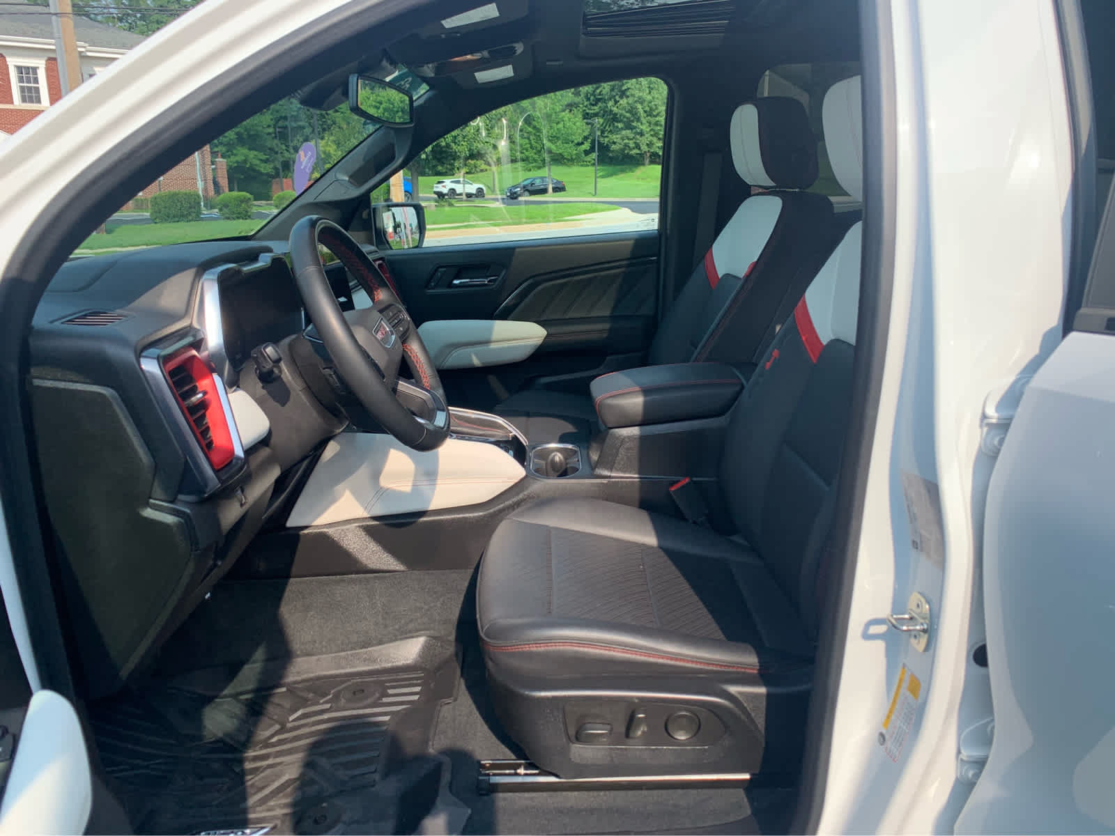 Used 2023 GMC Canyon AT4X AWD/4WD image 10