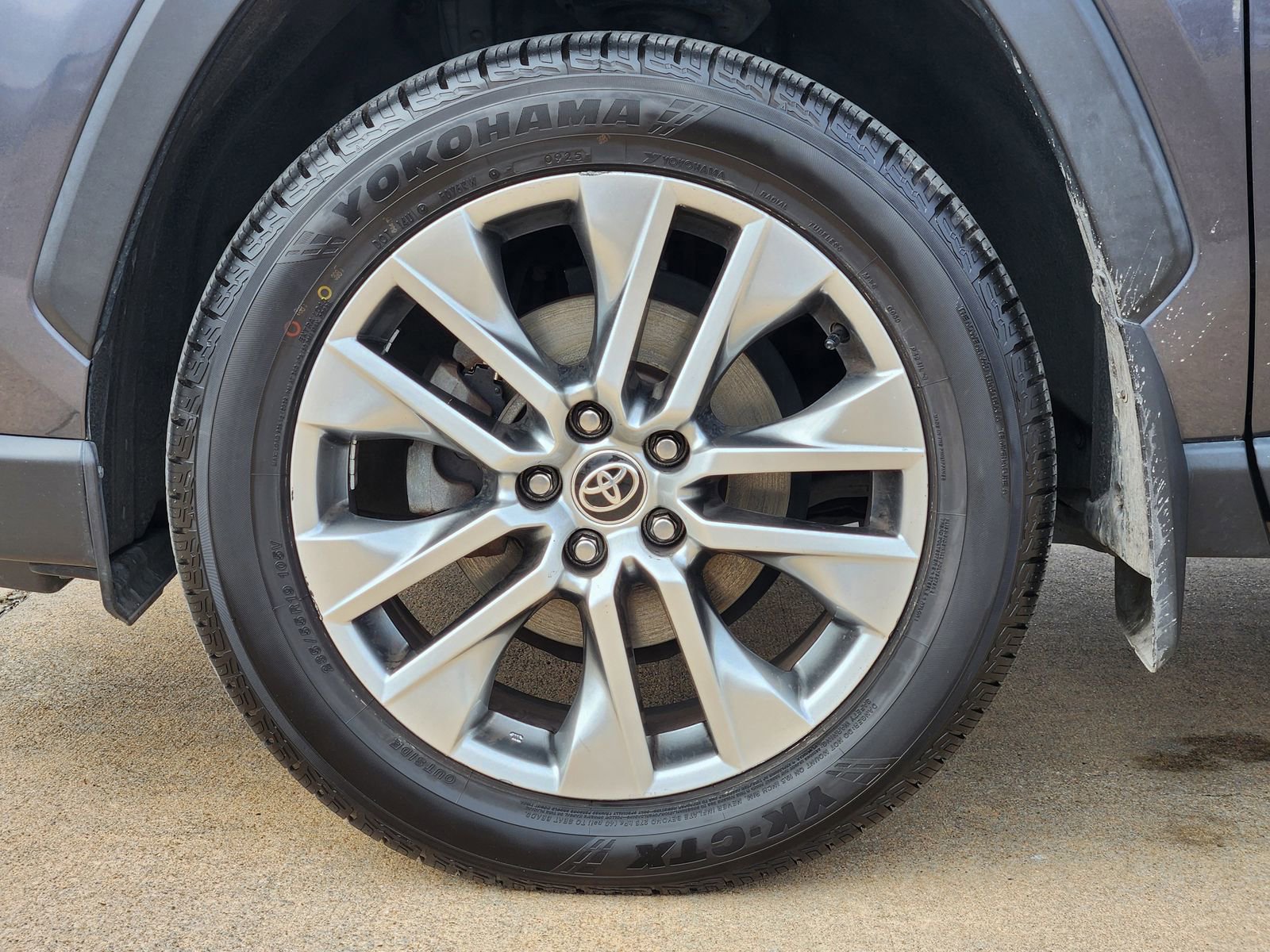 Used 2022 Toyota RAV4 XLE Premium AWD/4WD image 14