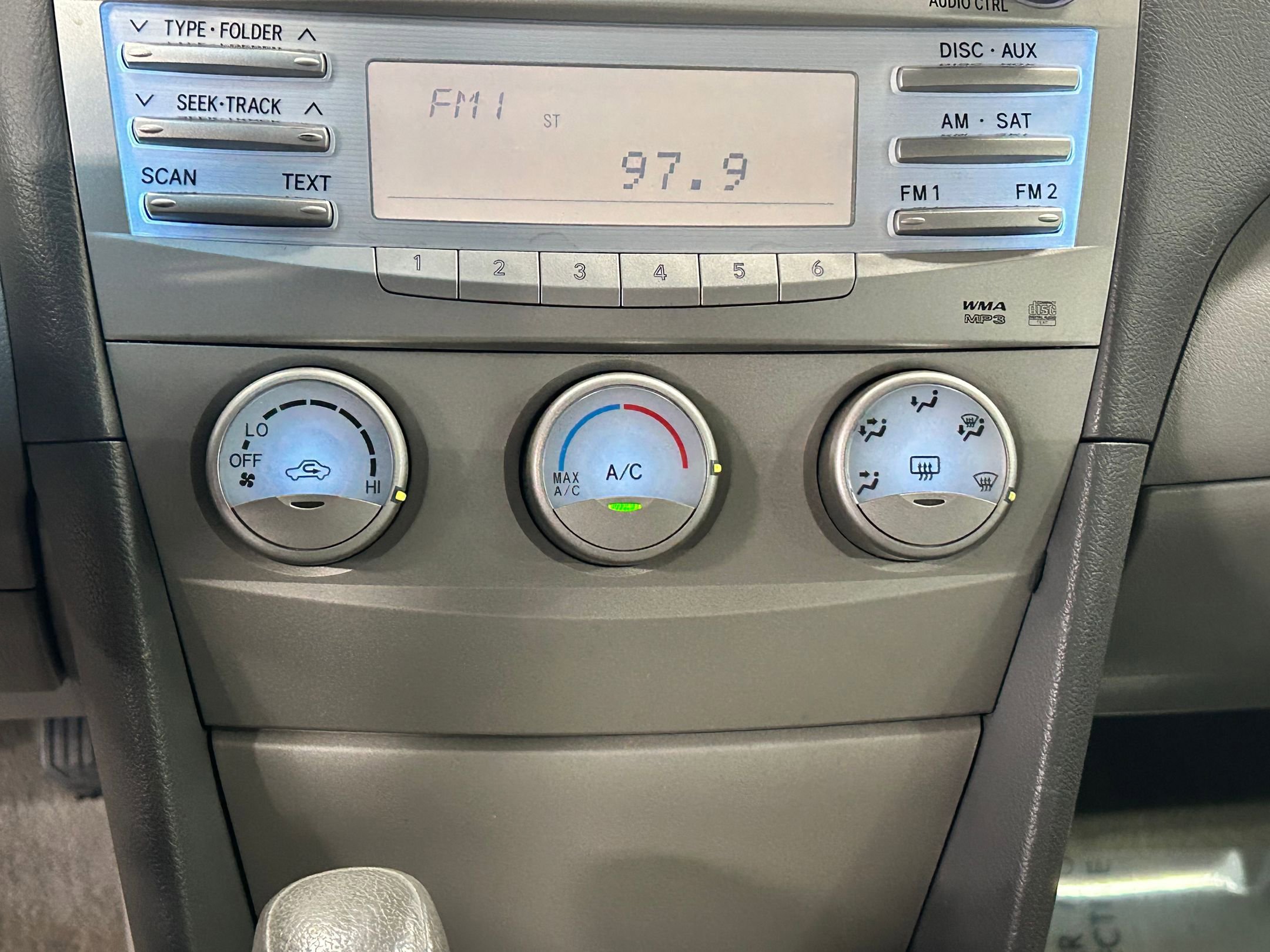 Used 2011 Toyota Camry LE image 20