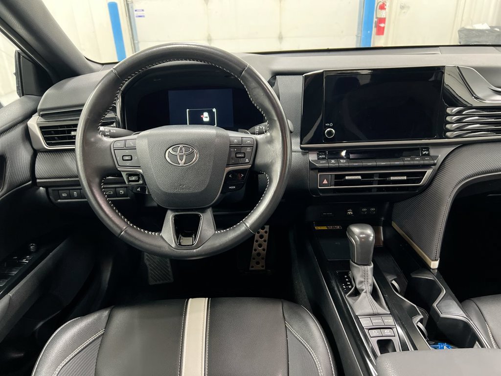 Used 2025 Toyota Camry SE FWD image 11