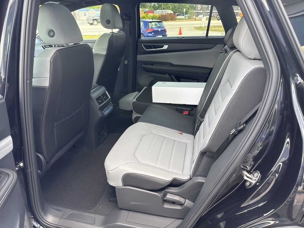 New 2026 Volkswagen Atlas Cross Sport SEL R-Line image 25