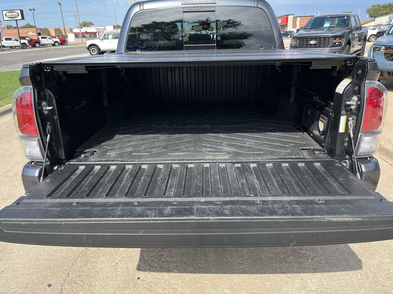 Used 2021 Toyota Tacoma TRD Off-Road image 10