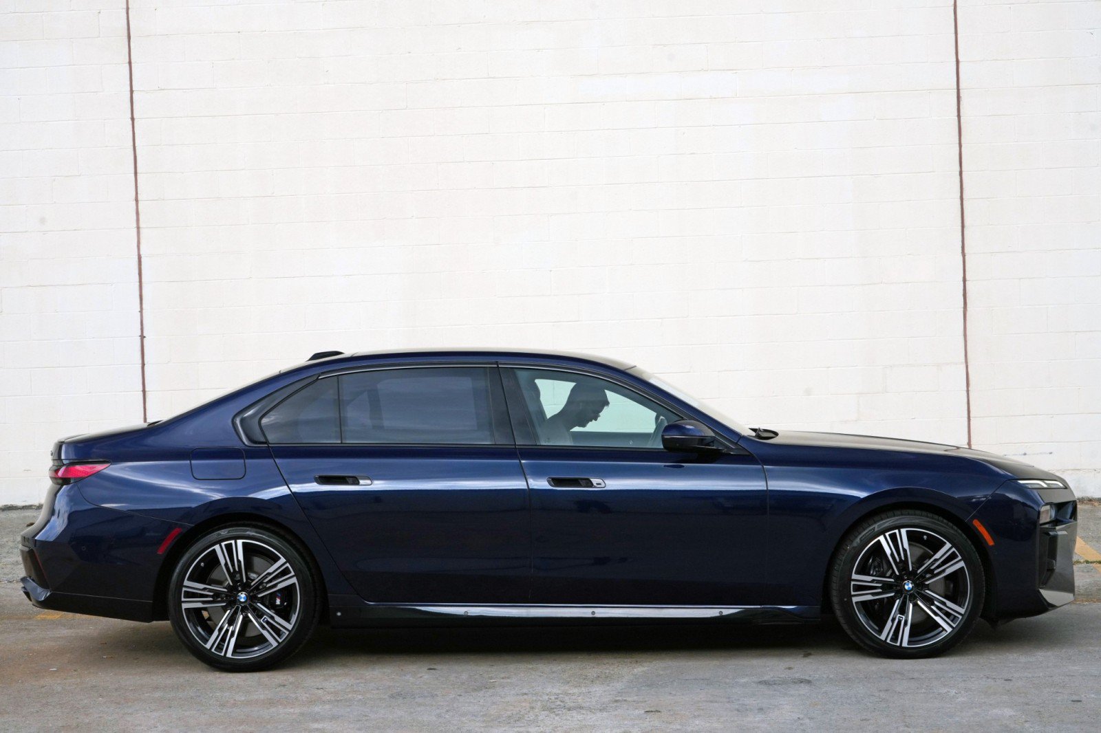 Used 2023 BMW 760i xDrive AWD/4WD image 57