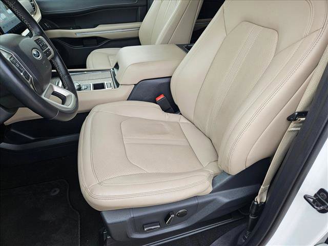 Used 2024 Ford Expedition Limited image 16