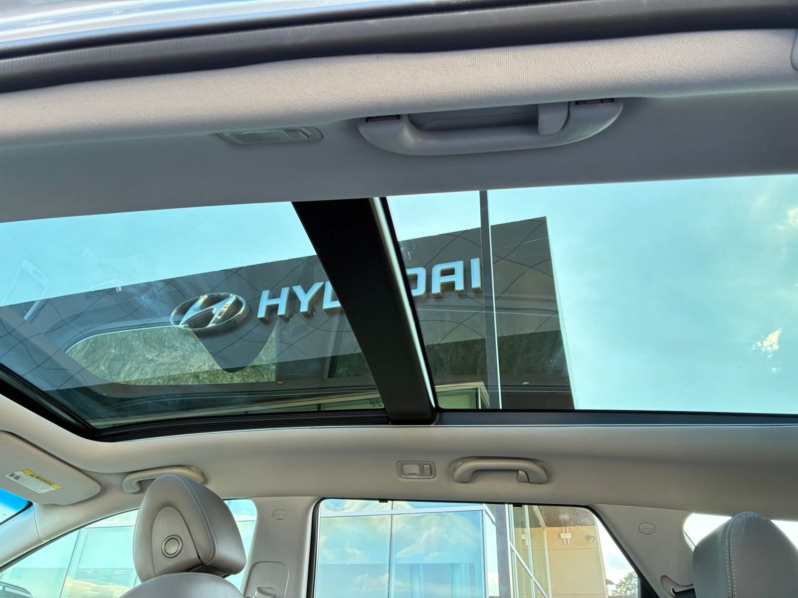 Used 2017 Hyundai Santa Fe Limited FWD image 18