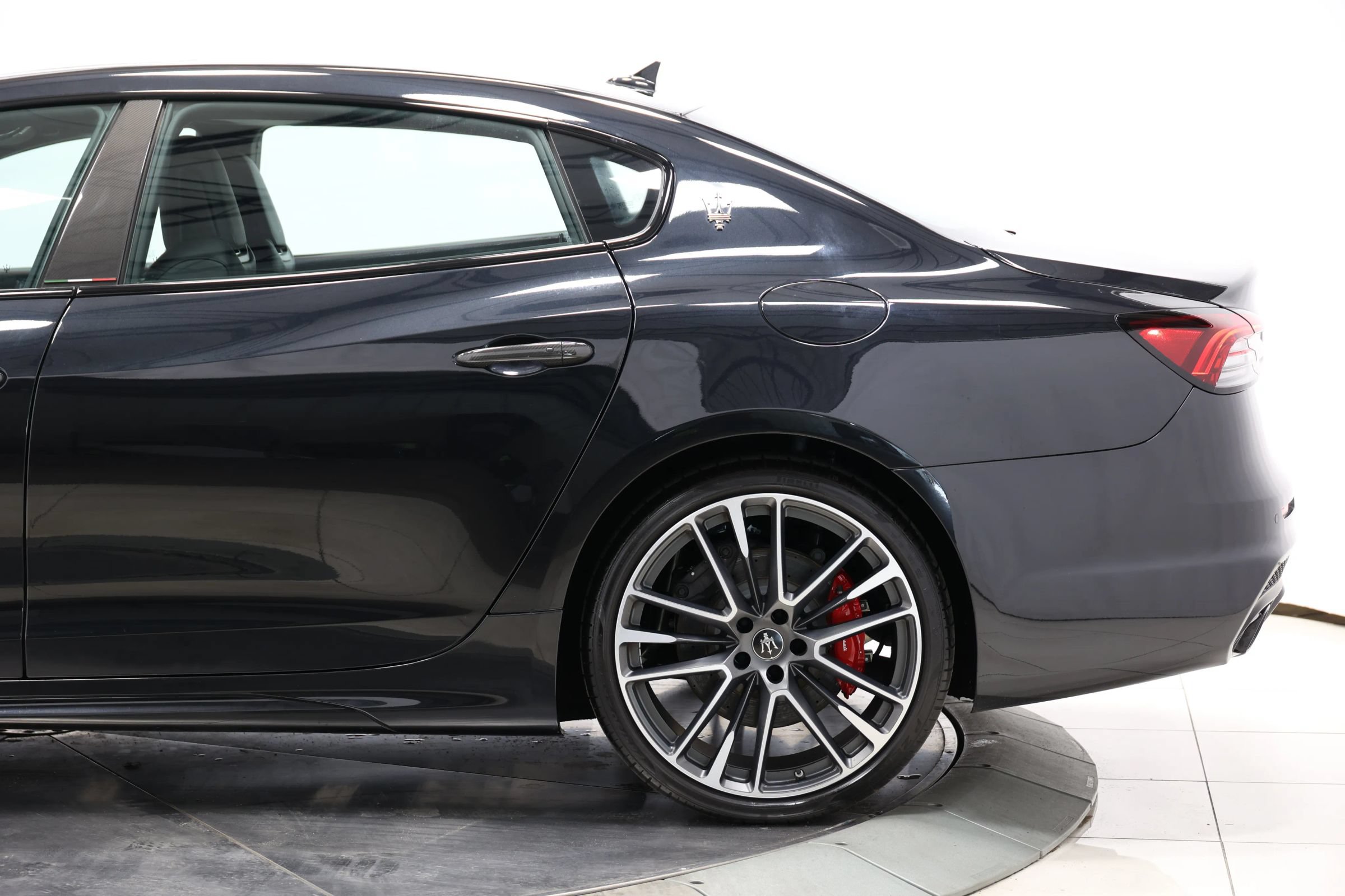 Used 2022 Maserati Quattroporte Trofeo RWD image 8