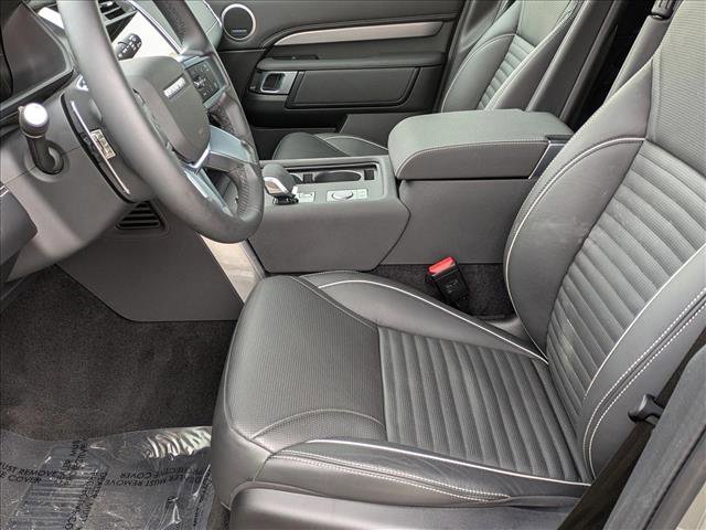 Used 2024 Land Rover Discovery Dynamic SE image 17
