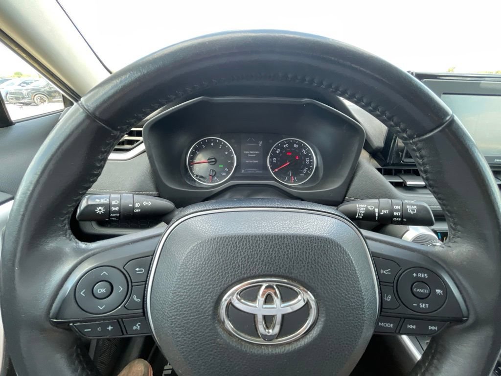 Used 2020 Toyota RAV4 XLE Premium FWD image 14