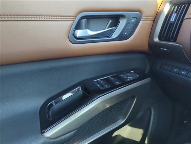 Used 2022 Nissan Pathfinder Platinum w/ Cargo Package image 23