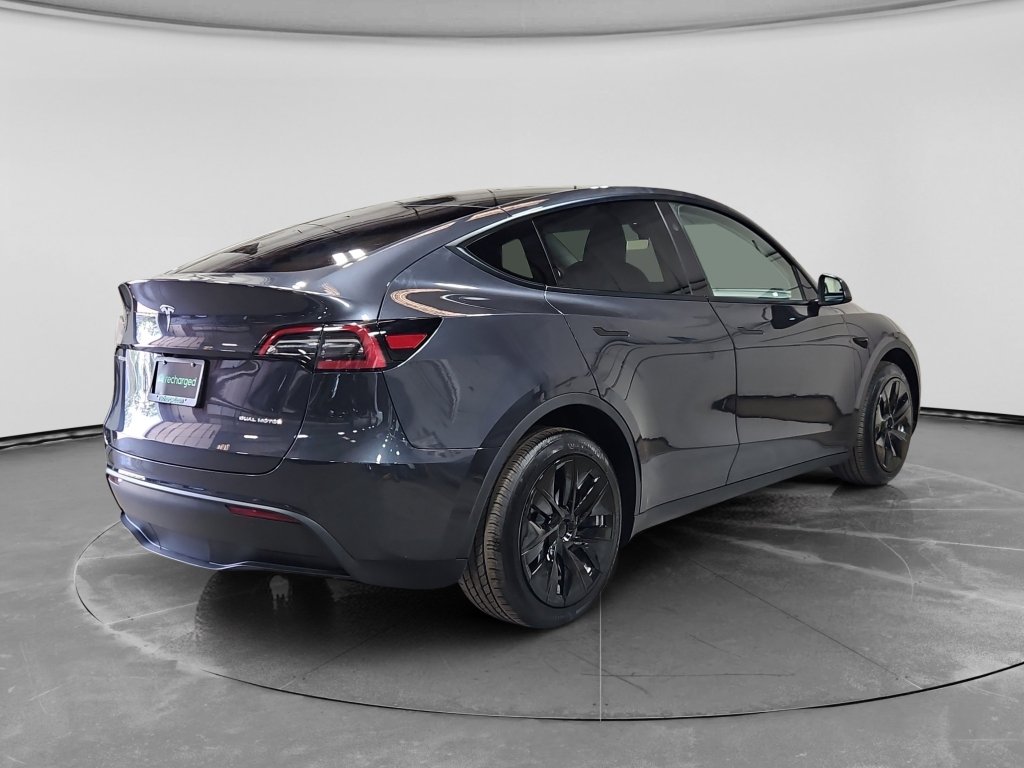Used 2024 Tesla Model Y Long Range AWD/4WD image 3