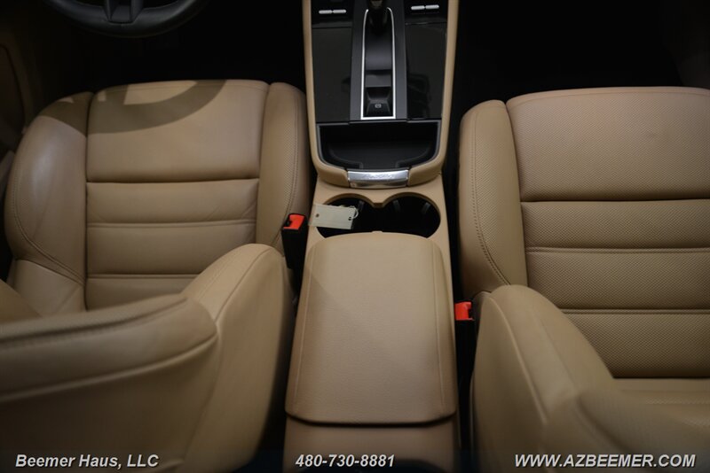 Used 2023 Porsche Macan AWD/4WD image 25