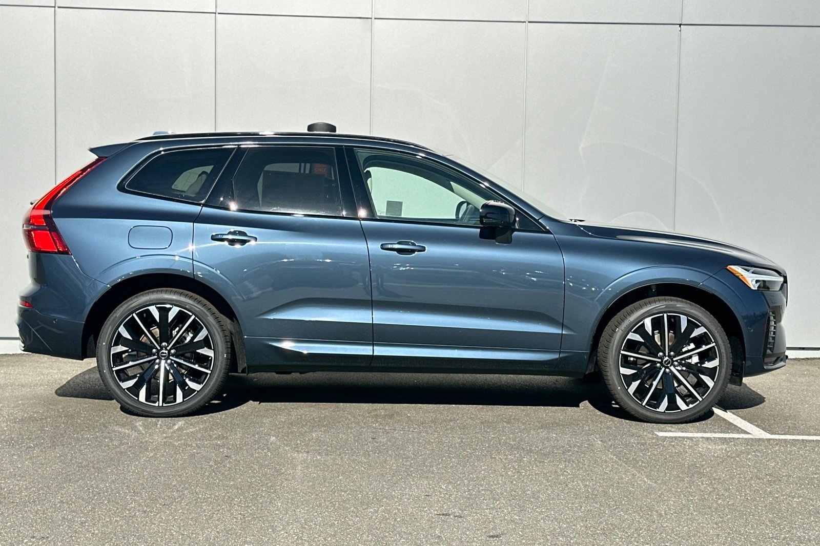 New 2026 Volvo XC60 B5 Ultra w/ Protection Package Premier image 6