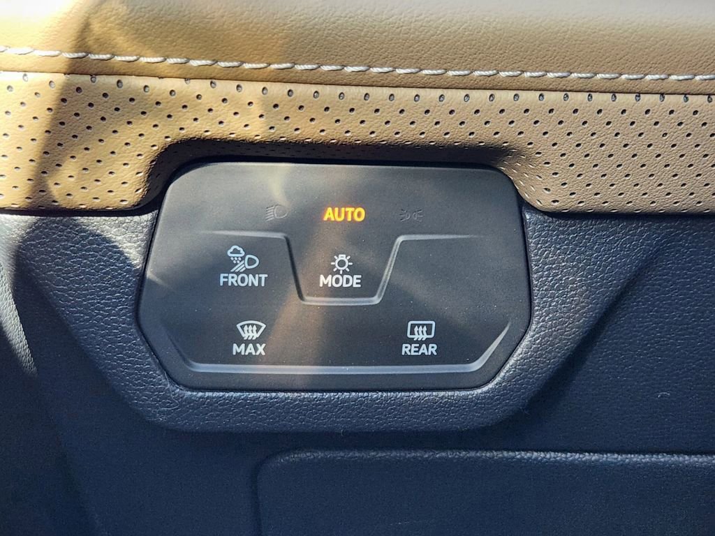 New 2026 Volkswagen Atlas Cross Sport SE image 13