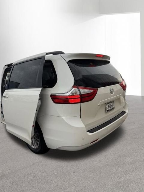 Used 2017 Toyota Sienna XLE Premium FWD image 13