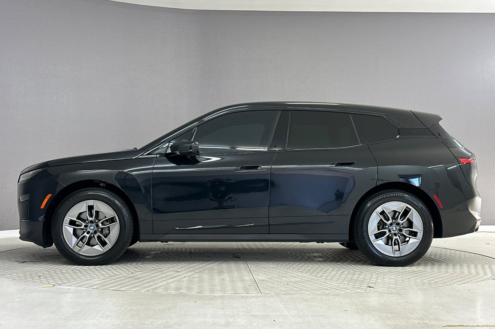 Certified 2023 BMW iX xDrive50 AWD/4WD image 2