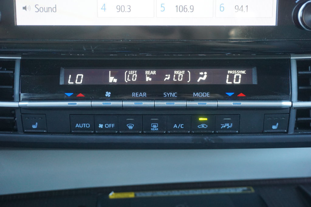 Used 2024 Toyota Sienna XLE FWD image 14