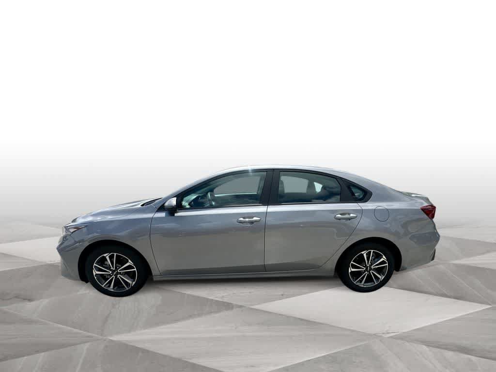 Used 2024 Kia Forte LXS w/ LXS Technology Package FWD image 5