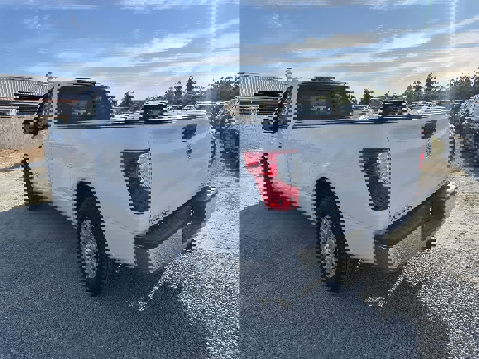 Used 2019 Nissan Titan SV image 7