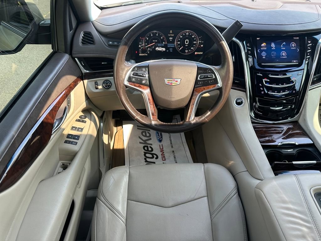 Used 2015 Cadillac Escalade Luxury image 6