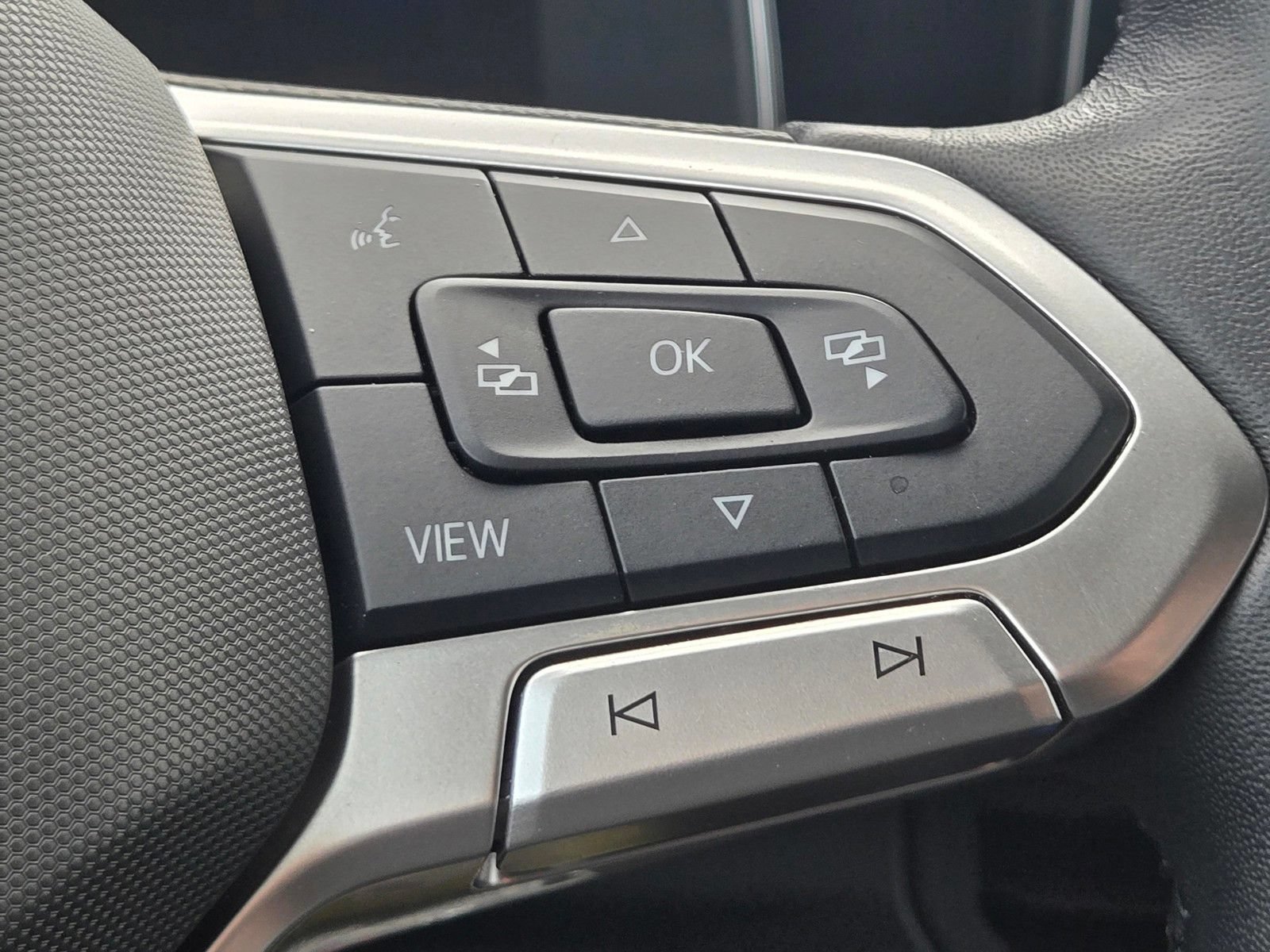 Used 2025 Volkswagen Jetta Sport FWD image 27
