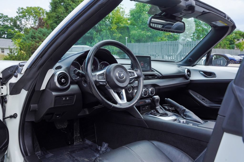 Used 2021 MAZDA MX-5 Miata RF Grand Touring RWD image 11